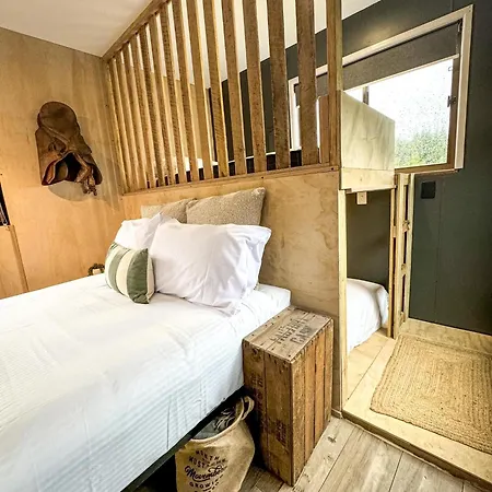Stanthorpe Holiday Park Severnlea Room photo