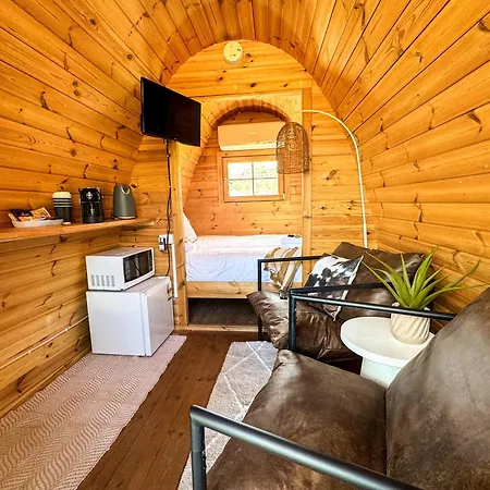 Stanthorpe Holiday Park Severnlea Room photo