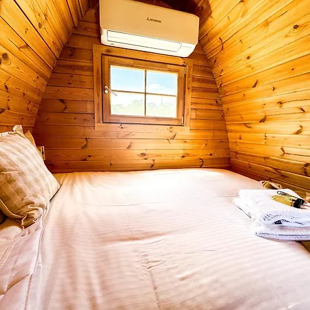 Stanthorpe Holiday Park Severnlea Room photo