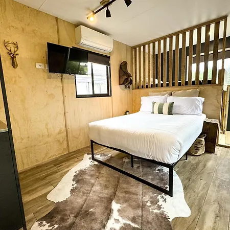 Stanthorpe Holiday Park Severnlea Room photo